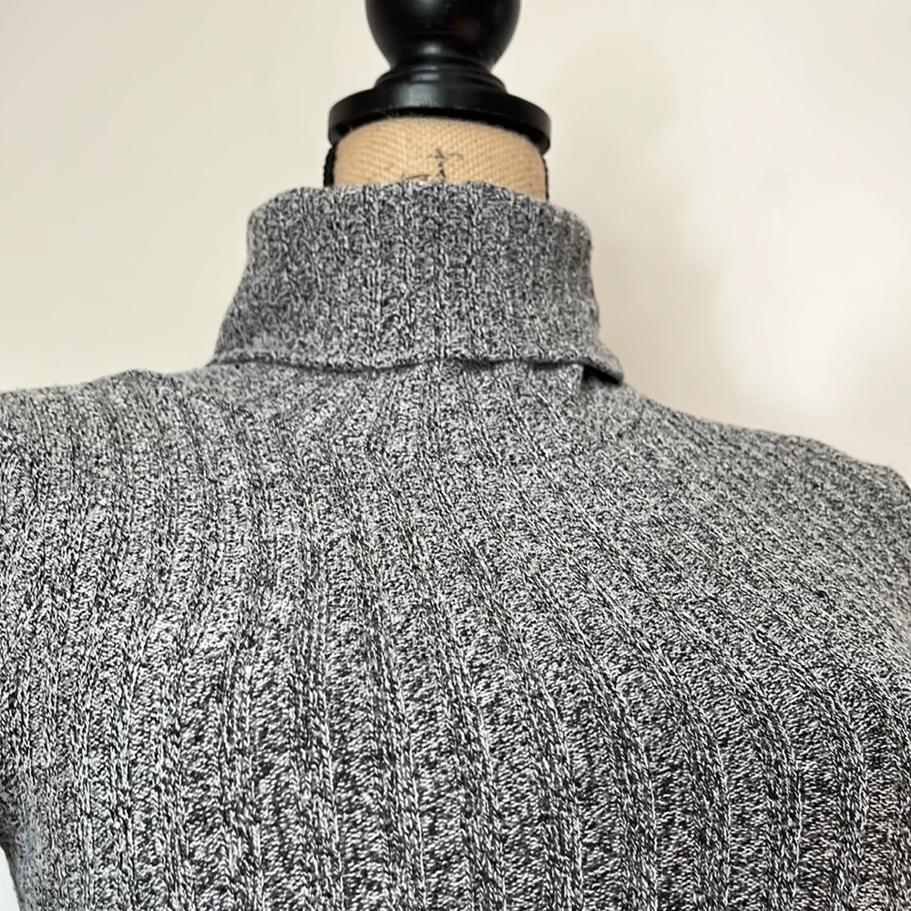 NLW cropped fitted turtleneck long sleeve